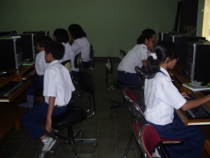 Praktek Komputer di SMP Labschool Jakarta